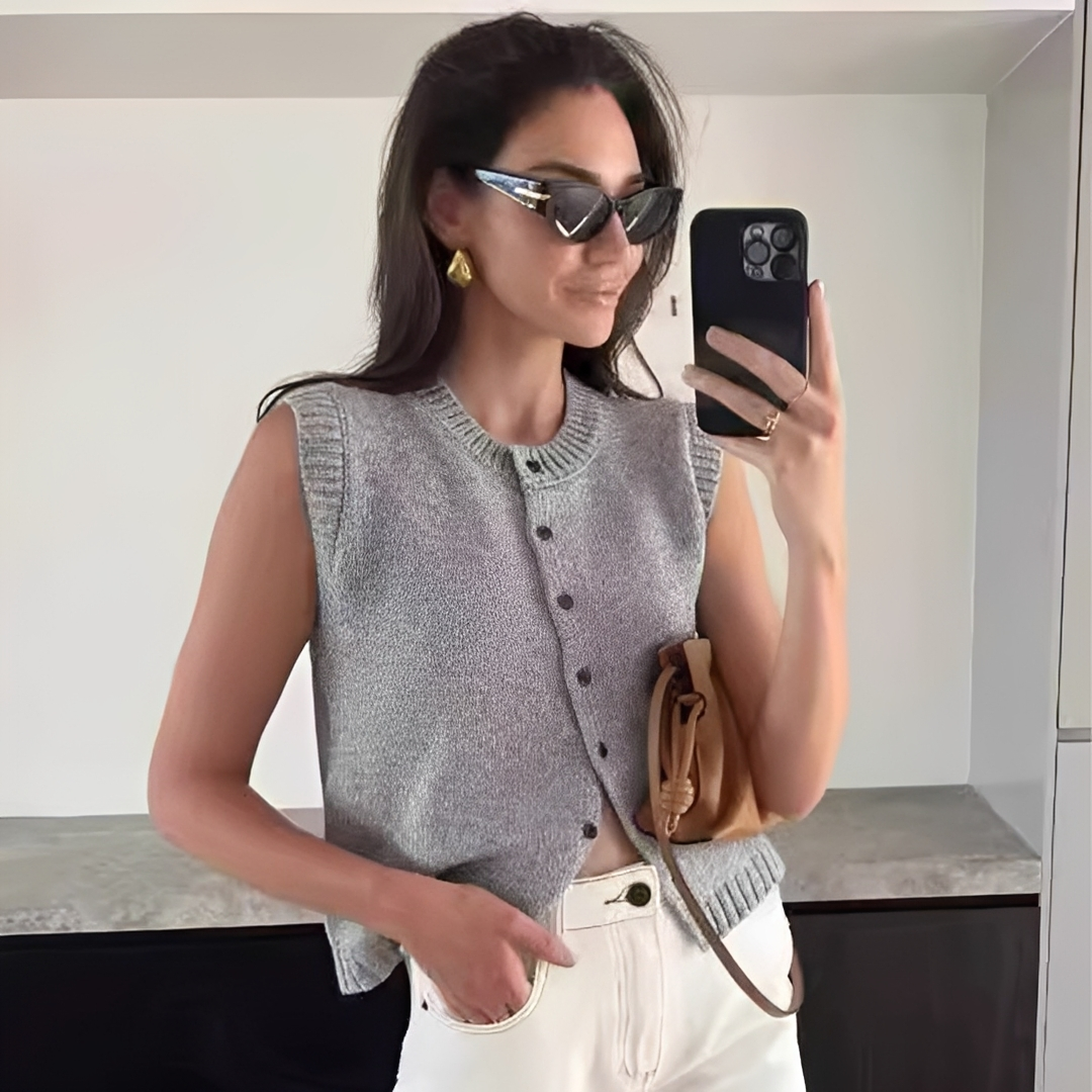 Vevian - Casual Buttoned Top