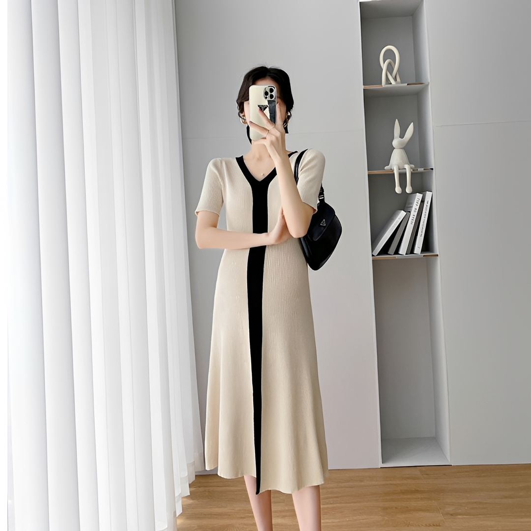 Jeanet - Stylish V-Neck Midi Dress