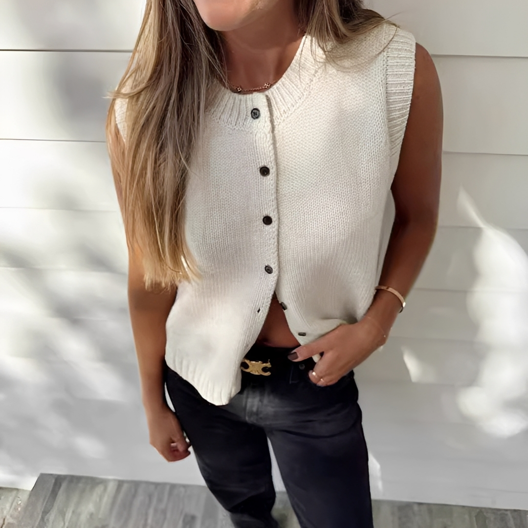 Vevian - Casual Buttoned Top