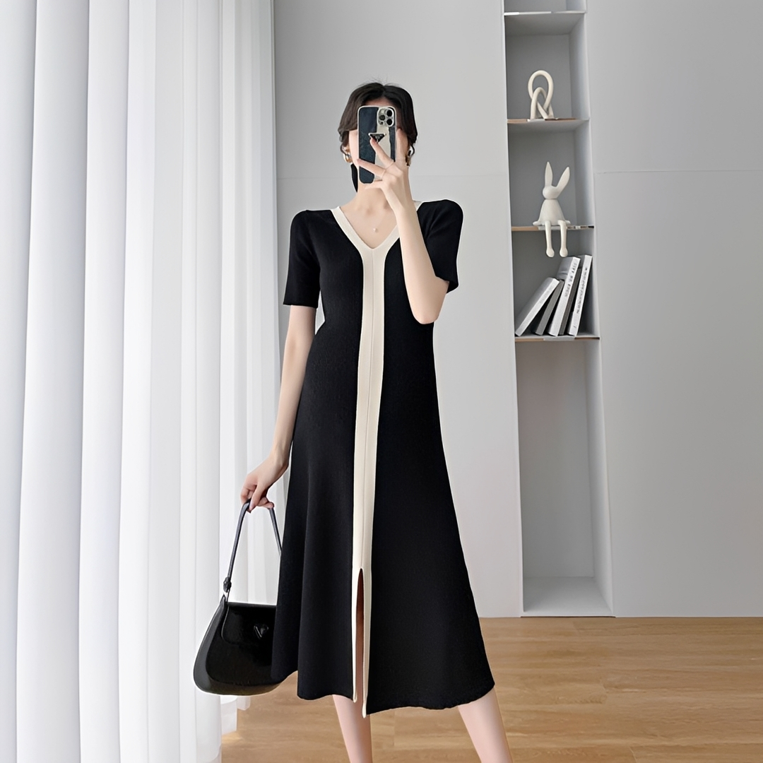 Jeanet - Stylish V-Neck Midi Dress
