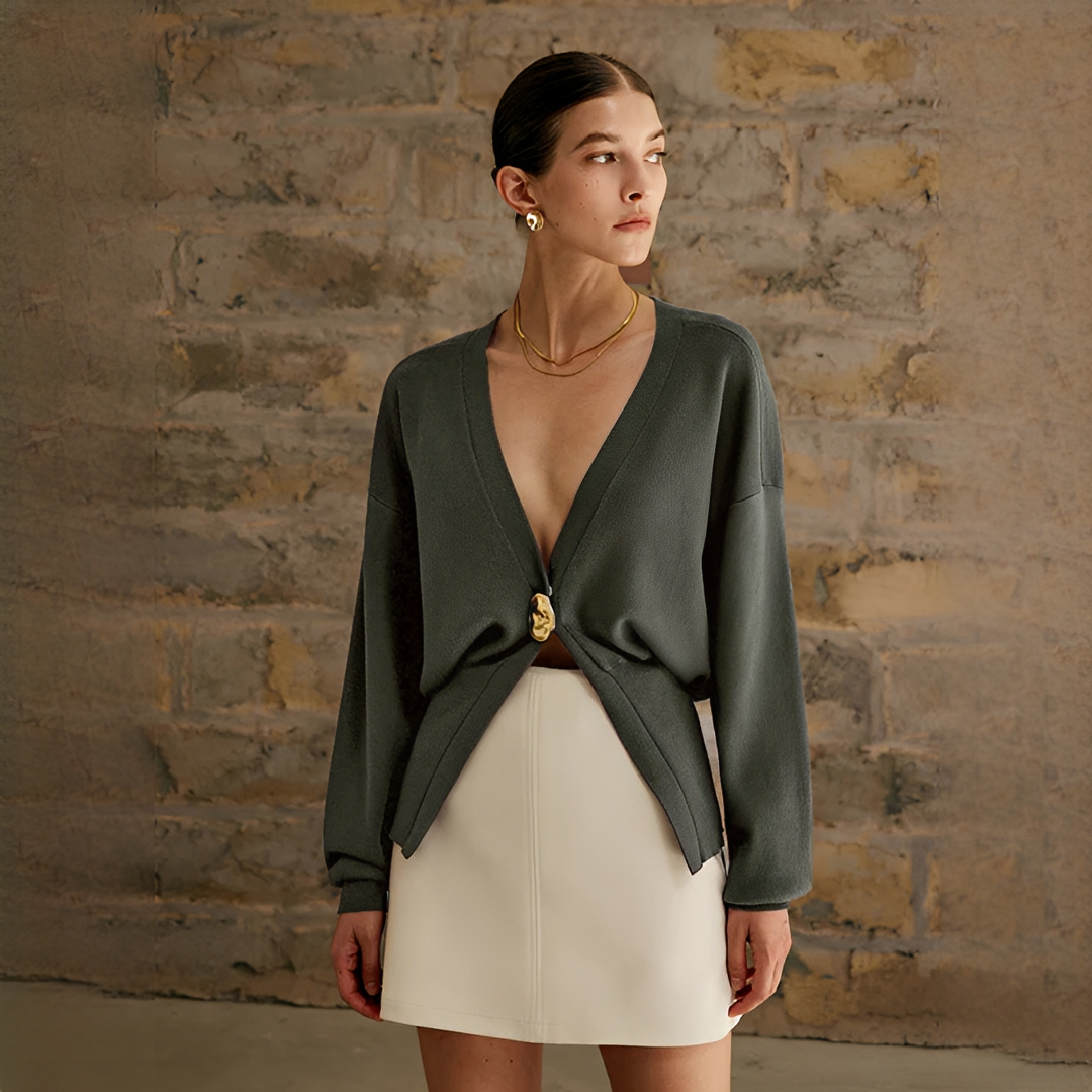 Lowela - Fashionable and cozy cardigan