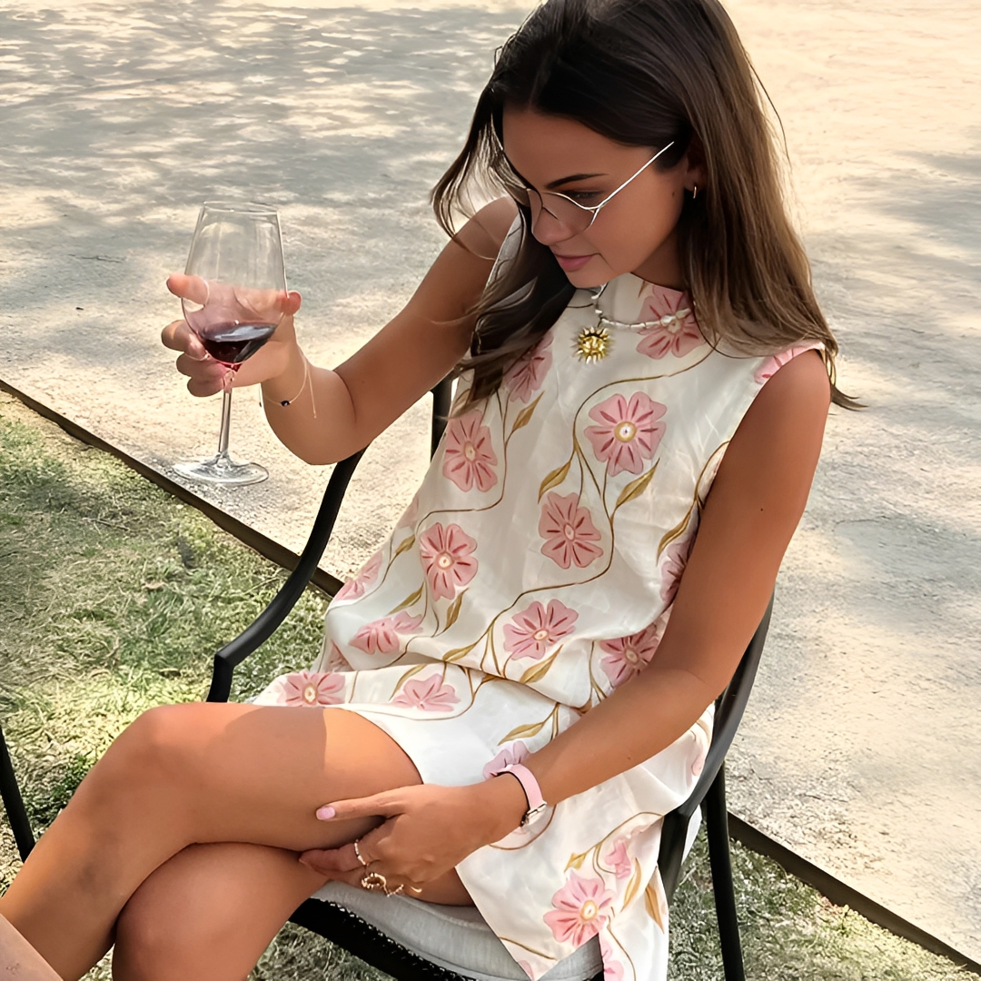 Kemberly - Fashionable sleeveless mini dress