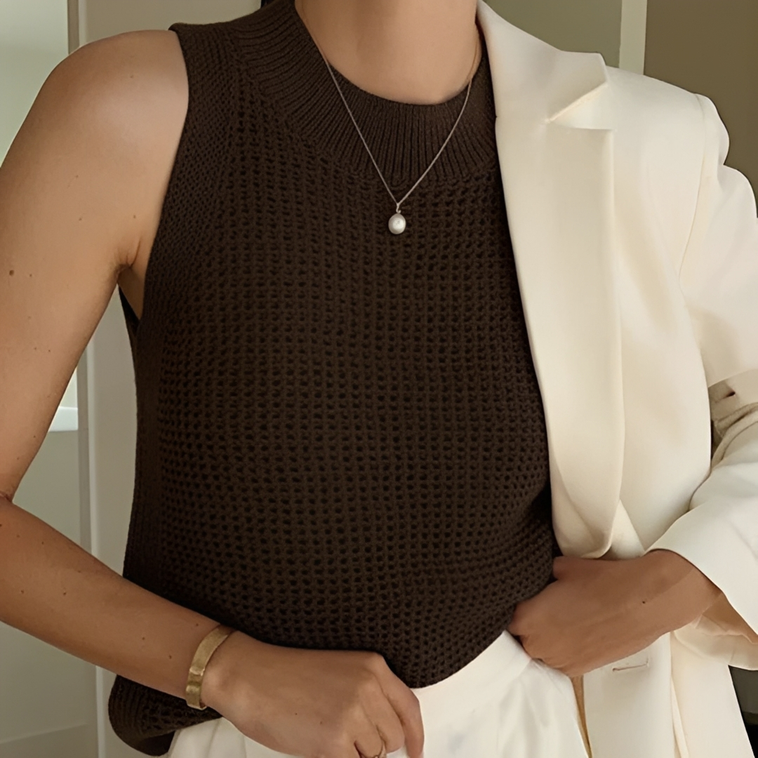 Carmilla - Stylish sleeveless tops